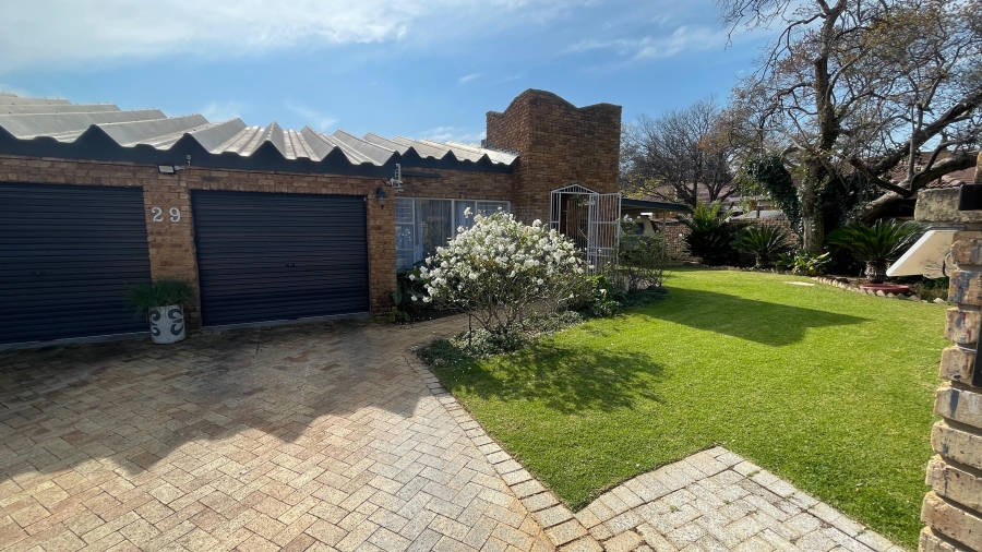 4 Bedroom Property for Sale in Van Der Hoff Park North West